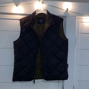 Black vest with the inside green. Men’s medium.